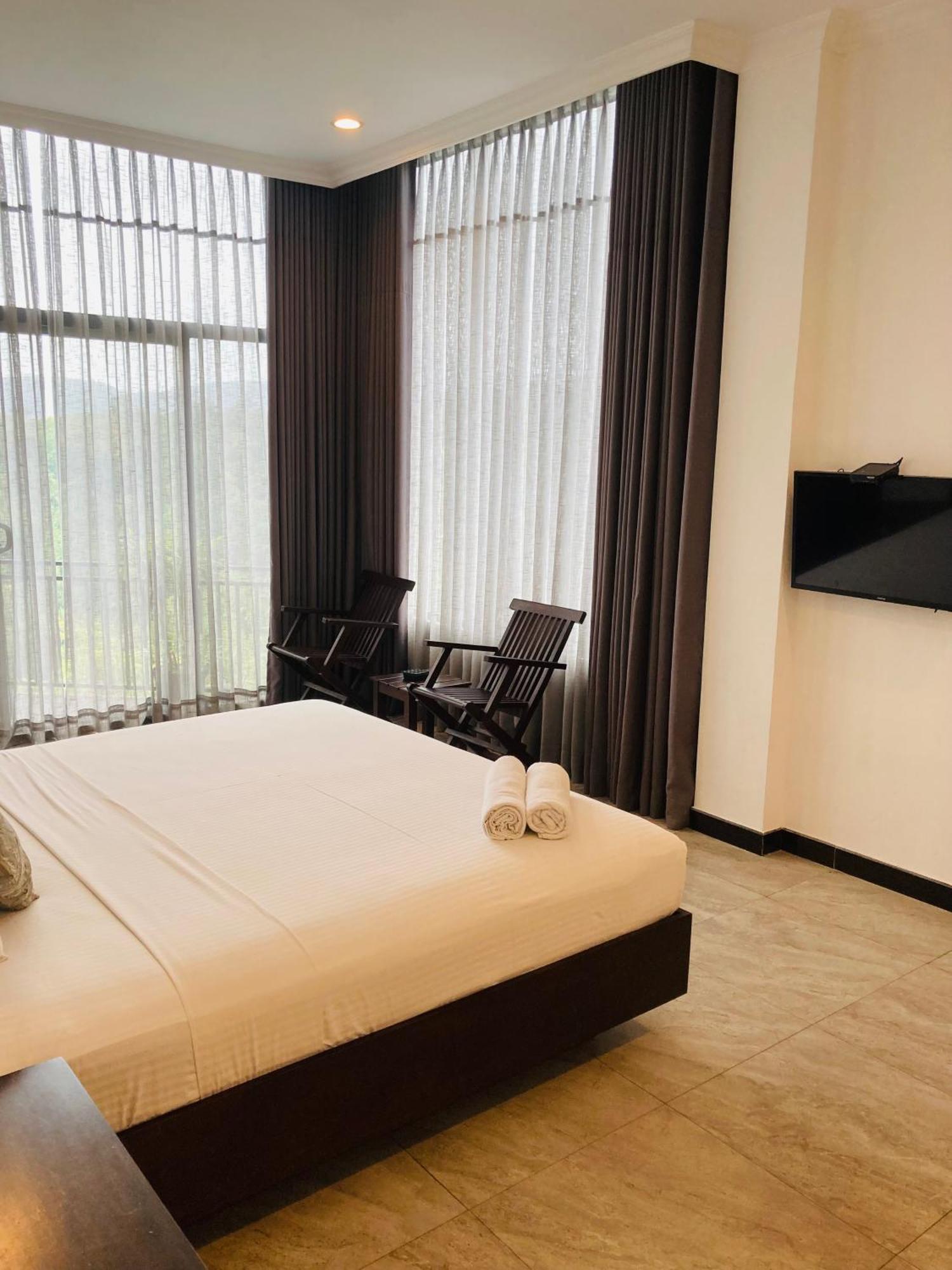 Riverbank Resort Гампола Екстериор снимка