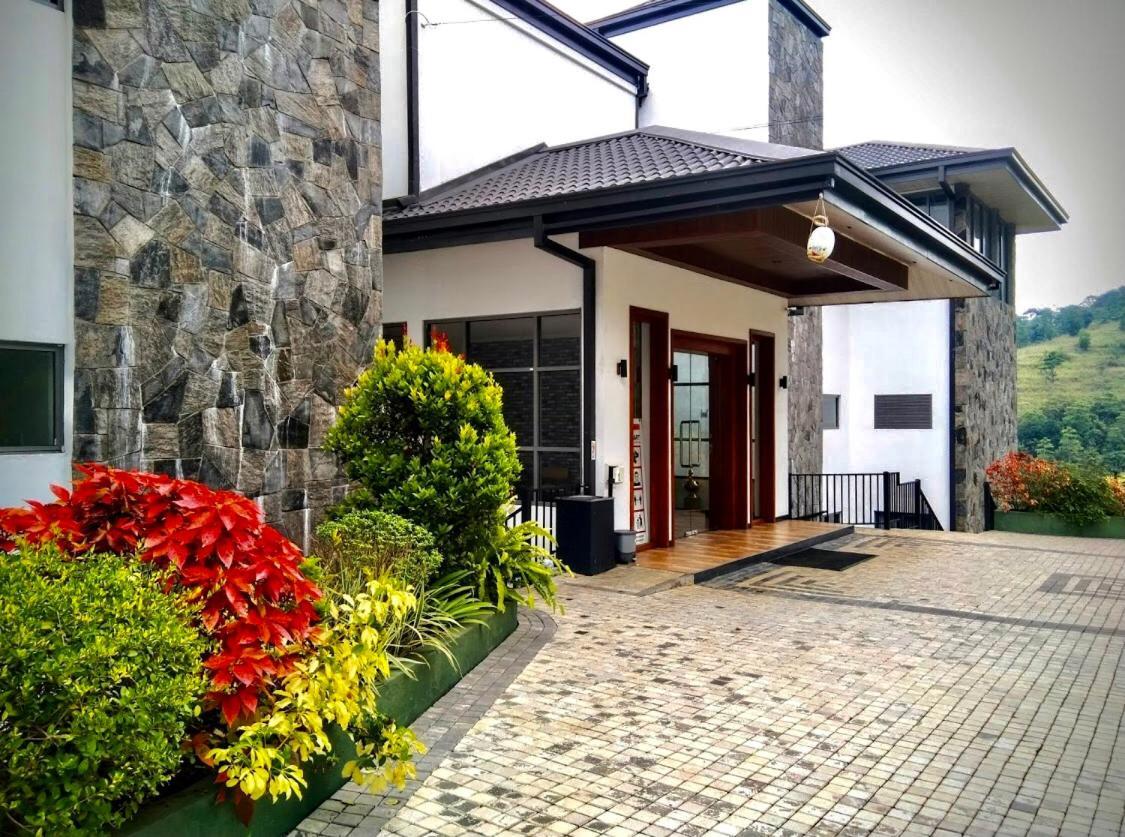 Riverbank Resort Гампола Екстериор снимка