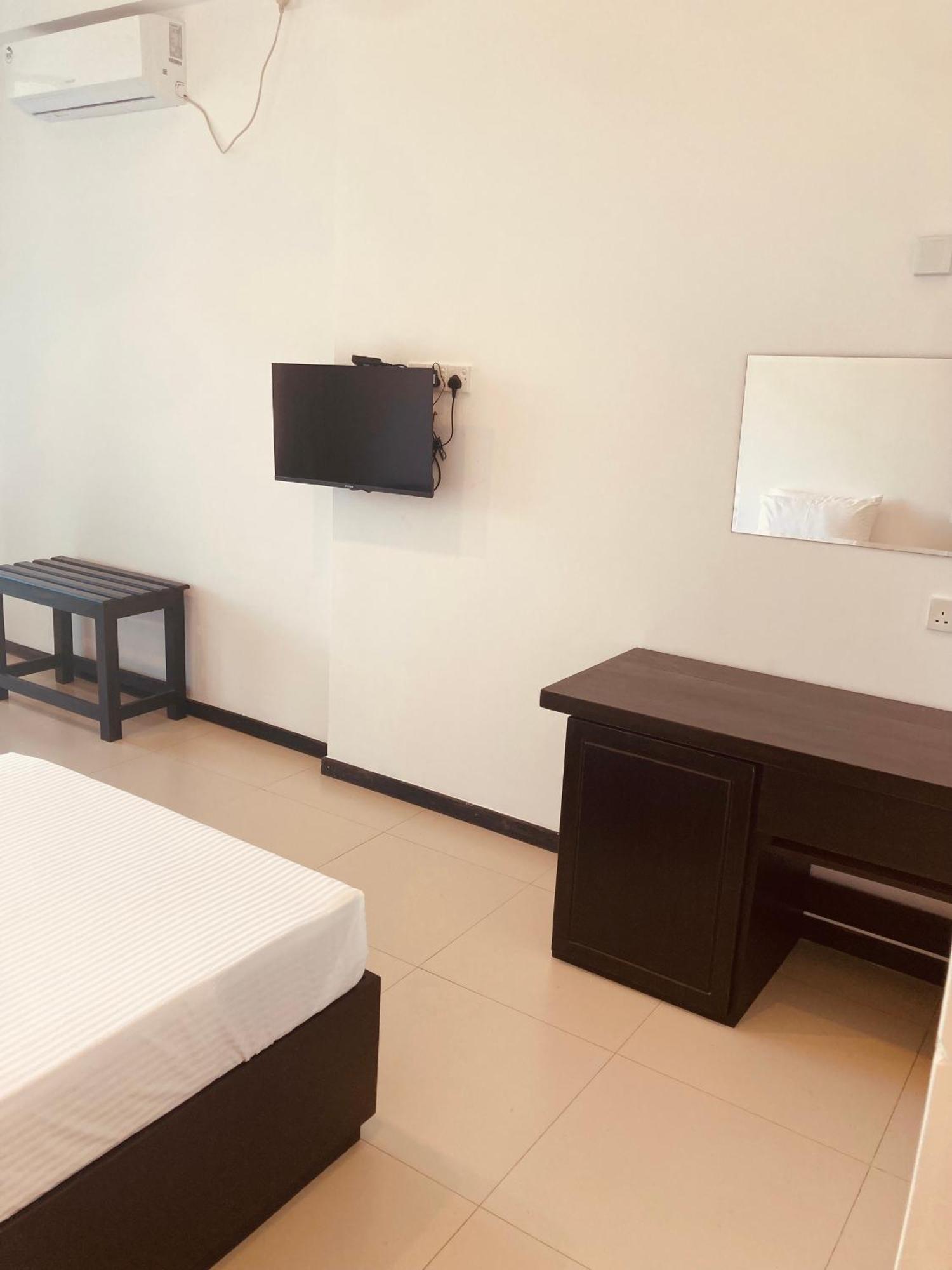 Riverbank Resort Гампола Екстериор снимка