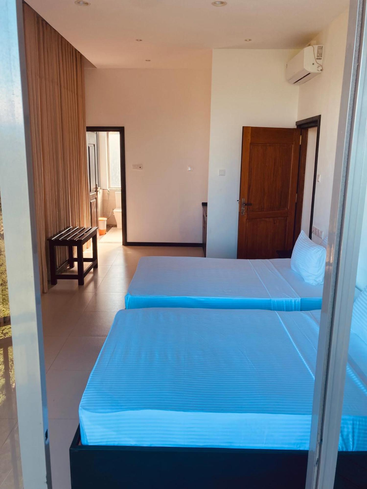 Riverbank Resort Гампола Екстериор снимка